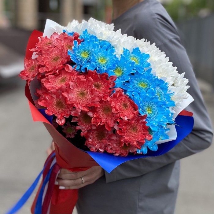 15 хризантем в букете Флаг России